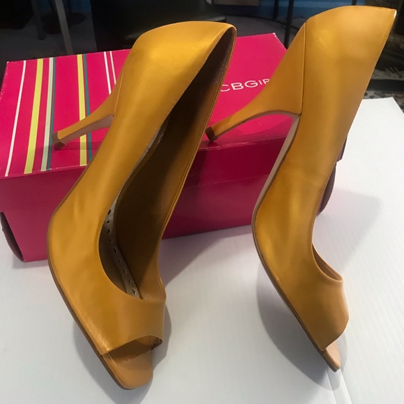 BCBGirls ARIEL Yellow Opalescent Peep Toe Heels - Picture 3 of 7